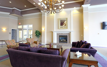 Hillsborough Pointe Apartments in Omaha, NE - Building Photo - Interior Photo