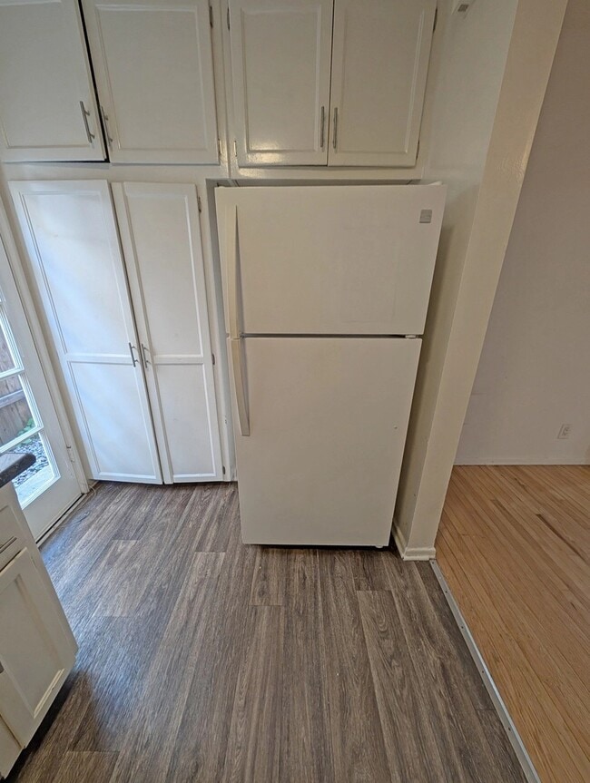 1532 S Bundy Dr, Unit B in Los Angeles, CA - Building Photo - Building Photo