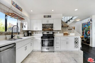 29231 Heathercliff Rd in Malibu, CA - Building Photo - Building Photo