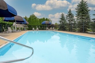 Bedford Place Apartments in Blacklick, OH - Foto de edificio - Building Photo