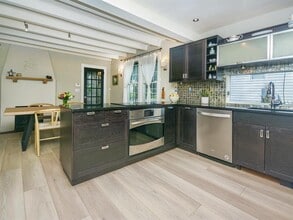 20 Oldwood Rd in Port Washington, NY - Building Photo - Building Photo