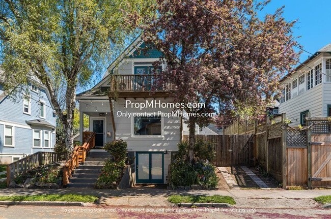 property at 220 SE 30th Pl
