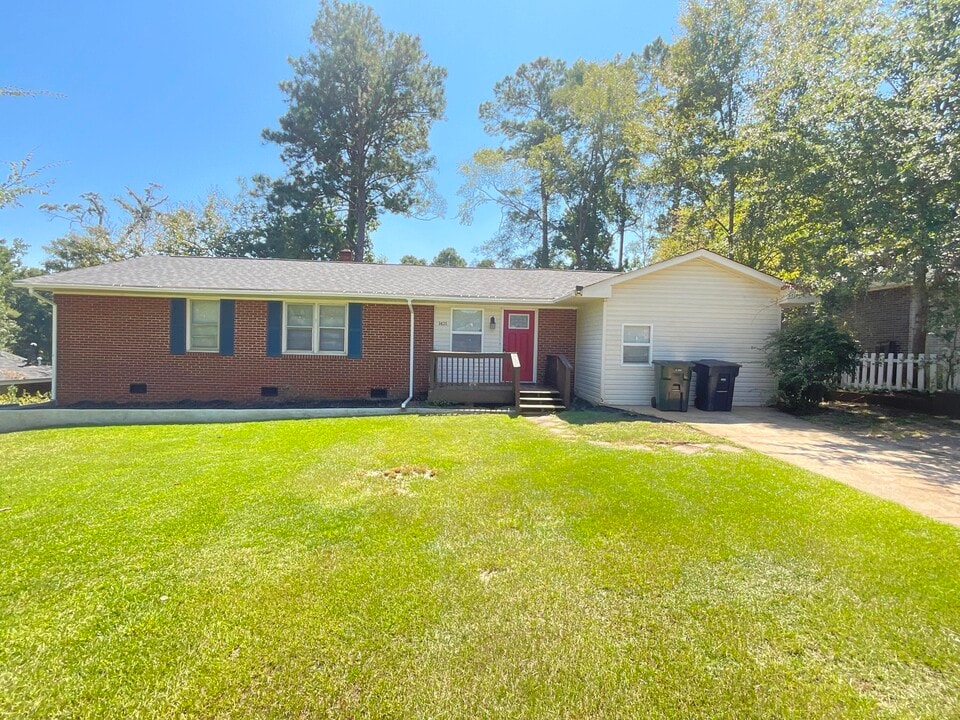 1421 Wapoo Dr in North Augusta, SC - Building Photo