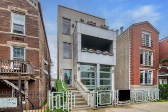 2339 N Leavitt St, Unit #2 in Chicago, IL - Foto de edificio - Building Photo