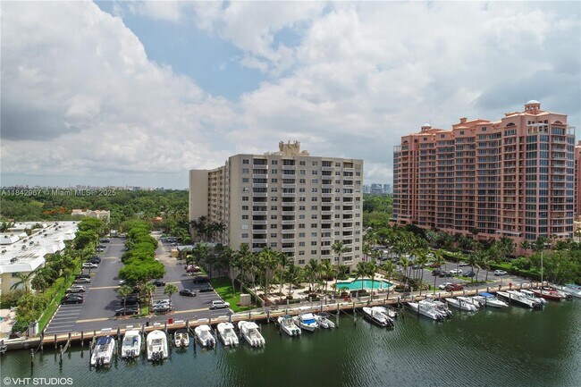 property at 90 Edgewater Dr