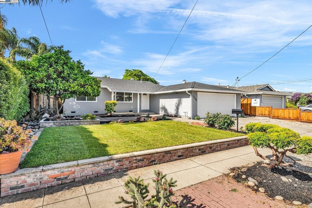 1770 Tulip Ave in Hayward, CA - Building Photo