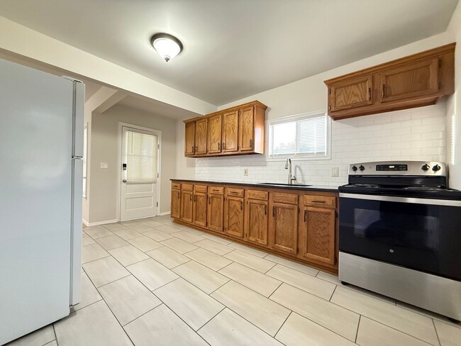 154 Sylvester St in Manchester, NH - Building Photo - Building Photo