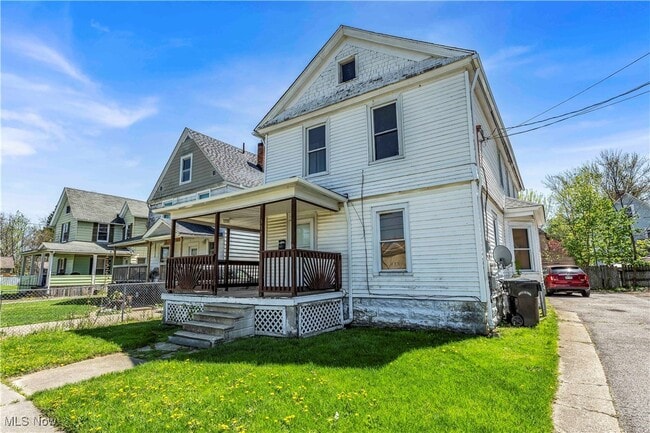 352 7th St in Elyria, OH - Building Photo - Building Photo