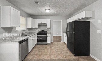 2410 Lafortune Dr in Decatur, GA - Building Photo