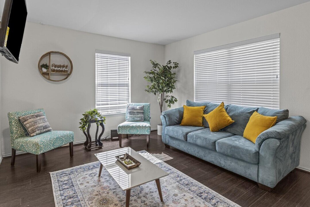 509 Red Tailed Hawk Dr in Pflugerville, TX - Foto de edificio