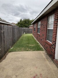 1801 Sara Dr photo'