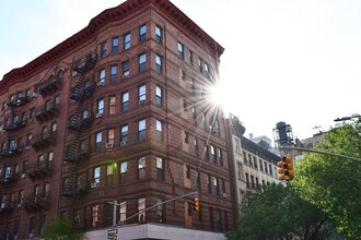30 E 95th St in New York, NY - Building Photo - Building Photo