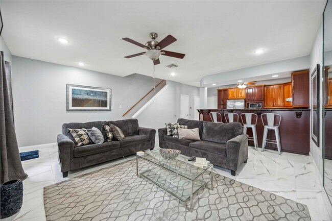 3292 Holly Hall St in Houston, TX - Building Photo - Building Photo