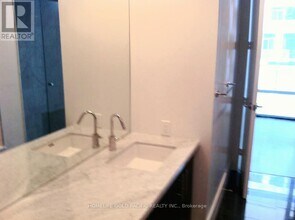 39 Queens Quay E in Toronto, ON - Building Photo - Building Photo