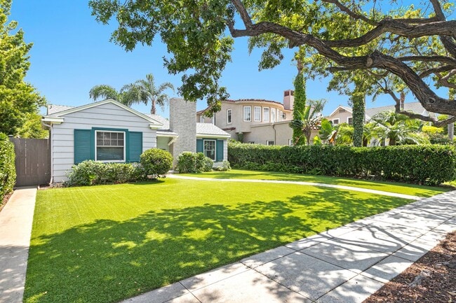 951 B Ave in Coronado, CA - Building Photo - Building Photo