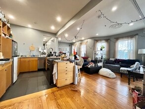 18 Sunset St, Unit 3 in Boston, MA - Building Photo - Building Photo