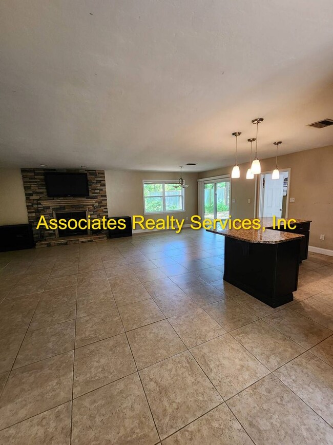 4703 NW 35th St in Gainesville, FL - Building Photo - Building Photo