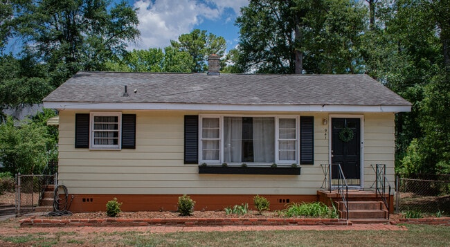property at 941 Dell Ave SE