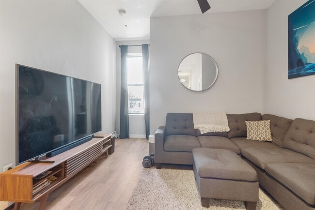 813 Park Ave in Hoboken, NJ - Building Photo - Building Photo