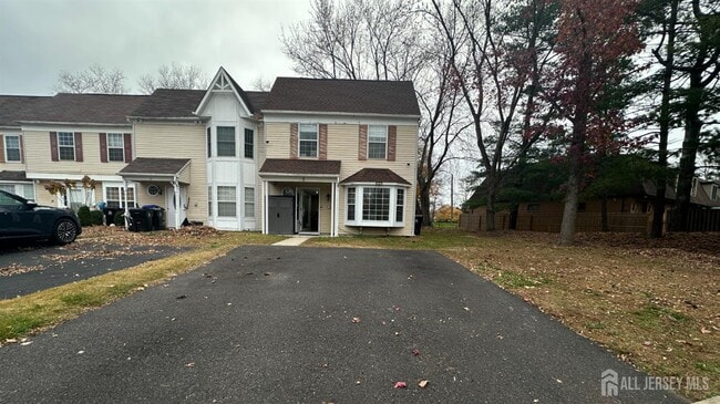 property at 8 Cosgrove Ct
