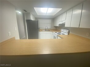 2258 Iris Way in Ft. Myers, FL - Building Photo - Building Photo