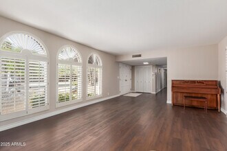 481 W Half Moon Way in Chandler, AZ - Building Photo - Building Photo