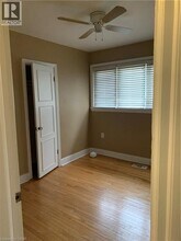 72 SOUTHMEADOW Crescent in Stoney Creek, ON - Building Photo - Building Photo