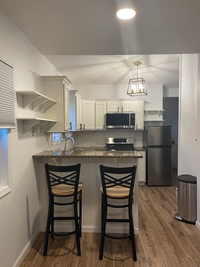 16 Barberie Ave, Unit #B