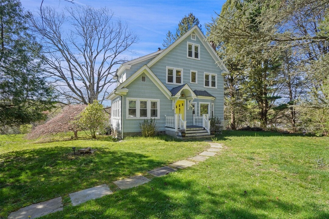 217 Lafayette Ave in Cortlandt, NY - Building Photo