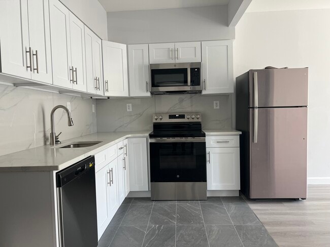 5022 5th Ave, Unit 1 in Brooklyn, NY - Foto de edificio - Building Photo