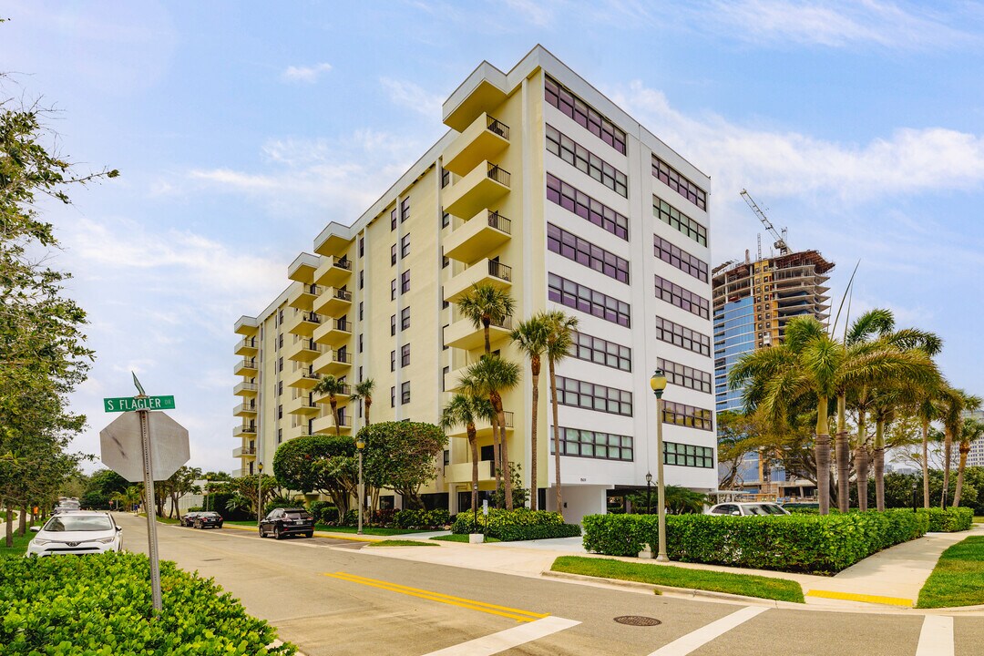 Norton Park Place in West Palm Beach, FL - Building Photo