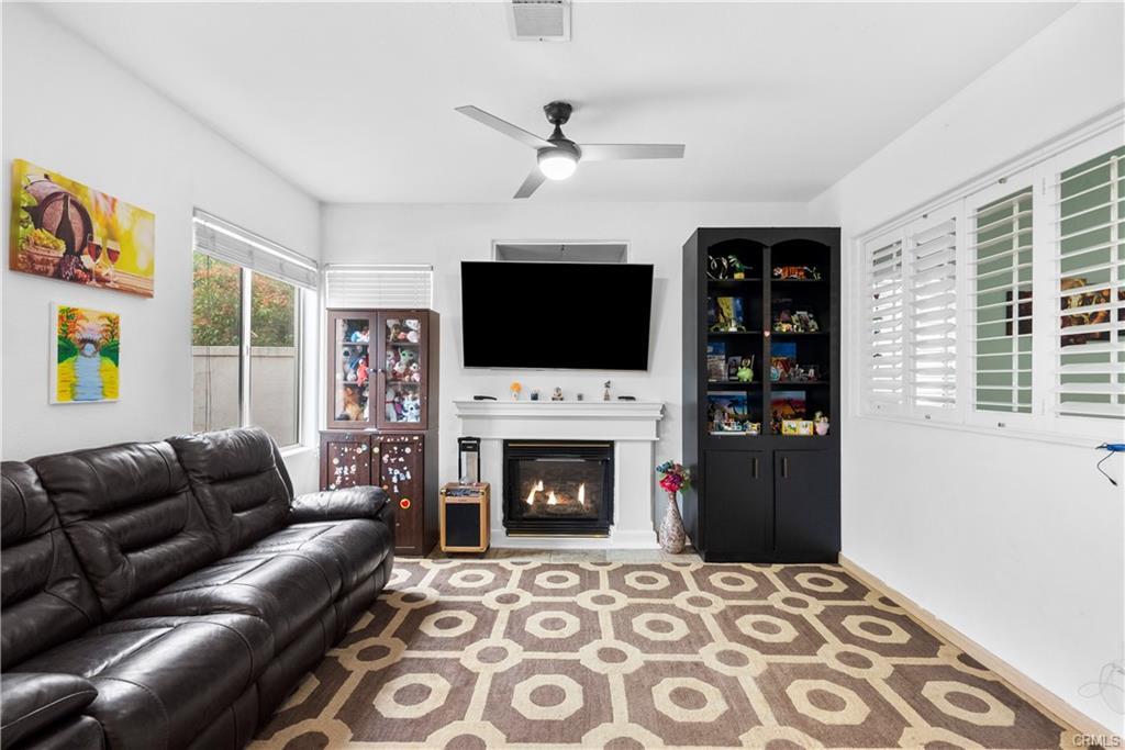 25760 Wordsworth Ln in Stevenson Ranch, CA - Building Photo