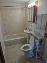 610 W Wisconsin Ave, Unit 24 in Milwaukee, WI - Building Photo - Building Photo