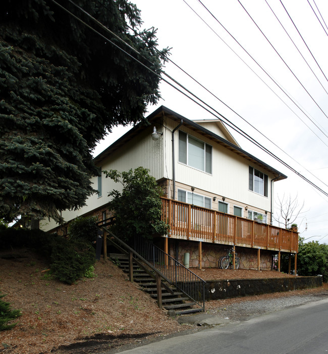 Hilltop Plaza Apartments in Oregon City, OR - Building Photo - Building Photo