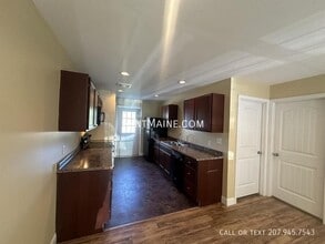 31 Basketball Ct in Bangor, ME - Foto de edificio - Building Photo