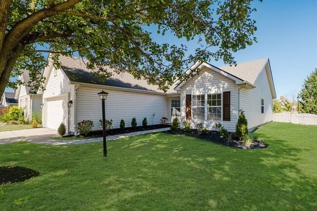 5896 Hollow Oak Trail in Carmel, IN - Building Photo - Building Photo