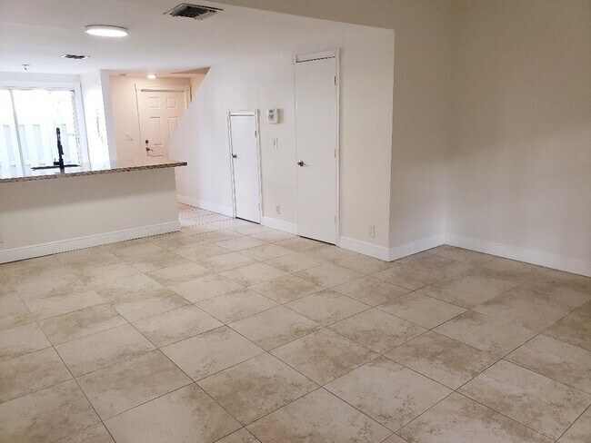 89 SW 3rd St in Pompano Beach, FL - Building Photo - Building Photo