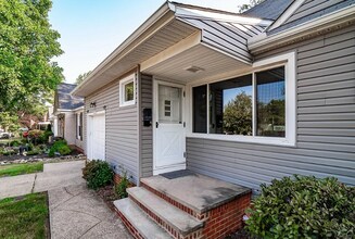 16402 Webster Rd in Middleburg Heights, OH - Building Photo - Building Photo