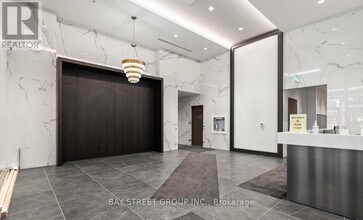 4955 Yonge St in Toronto, ON - Building Photo - Building Photo