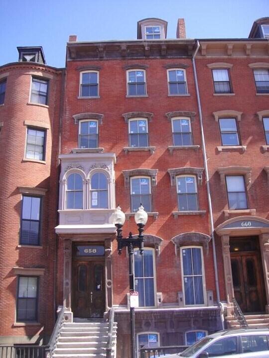 654 Massachusetts Ave, Unit 2 in Boston, MA - Foto de edificio