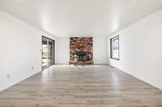 4202 Maple Ln in West Richland, WA - Building Photo - Building Photo