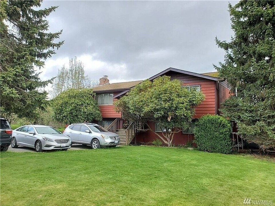 902 S Anacortes St in Burlington, WA - Foto de edificio