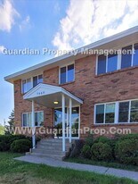 7660 Edgewood Dr in Mounds View, MN - Building Photo
