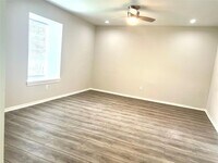 8229 Kingsbrook Rd photo'