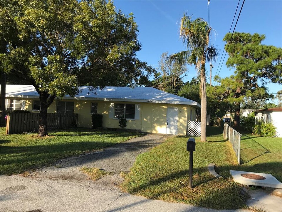 4416 19th St Cir W in Bradenton, FL - Building Photo