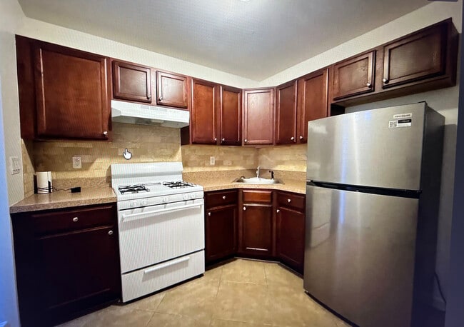 15 Stalie Ct, Unit STUDIO APT