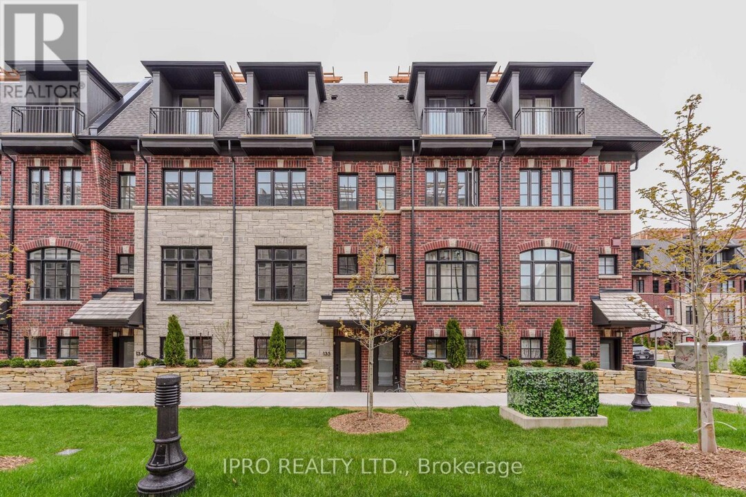 35-135 Lunar Cres in Mississauga, ON - Building Photo
