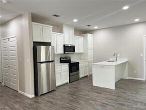 1300 W Sucre Dr in Edinburg, TX - Building Photo - Building Photo
