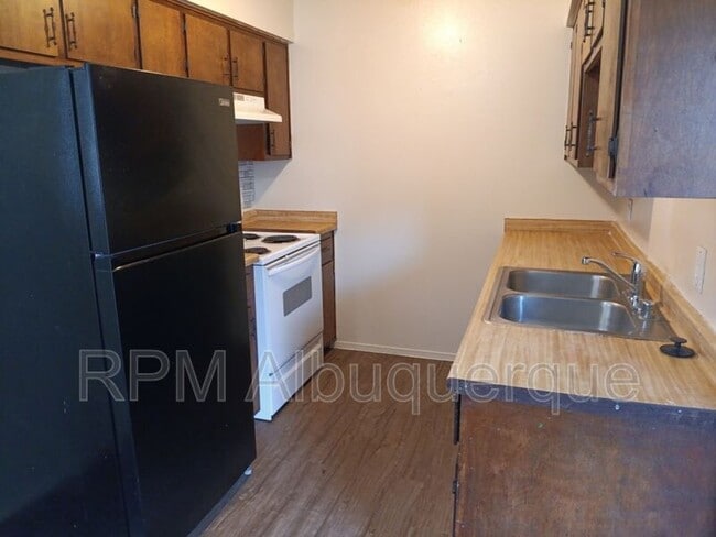 property at 304 Dunes Pl SE