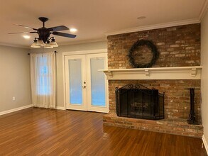 2331 Lake Air Dr in Waco, TX - Building Photo - Building Photo